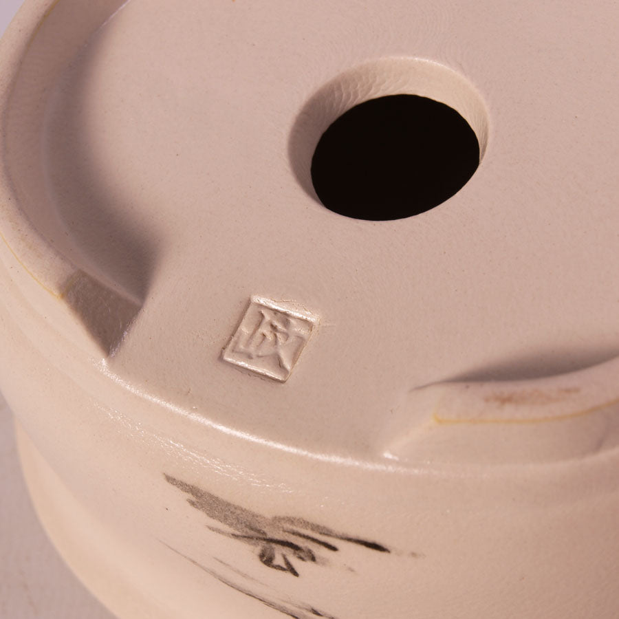 Pot à bonsaï ovale crème avec encoche et peinture rouge représentant un paysage 10 cm