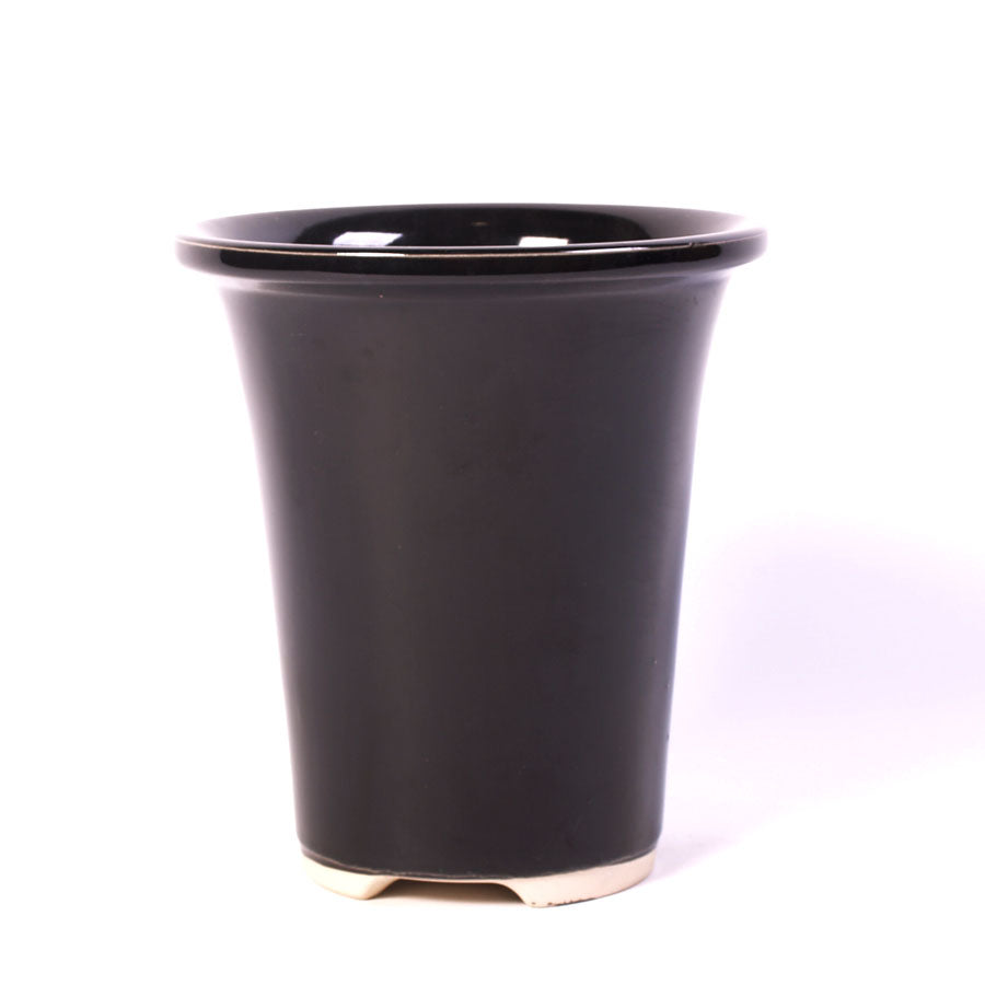 Cascade noire à rebord extérieur